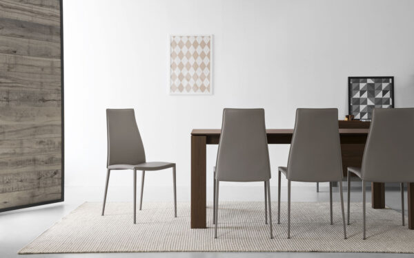 sedia in metallo rivestita in pelle e sedile imbottito calligaris