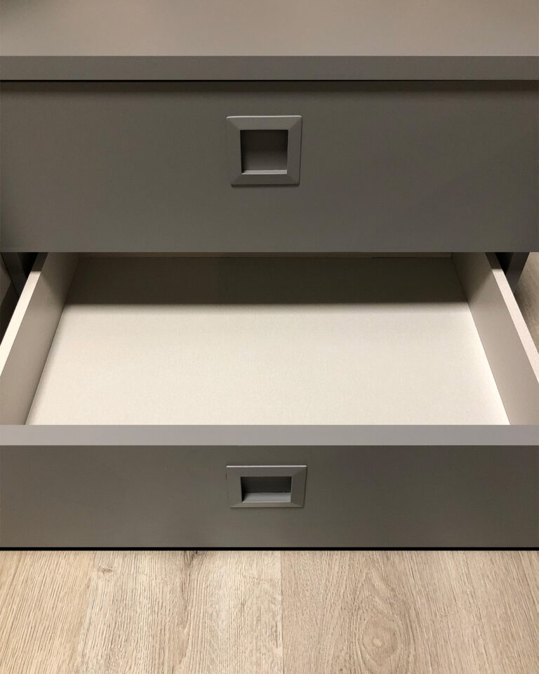 Comodino cassetto aperto